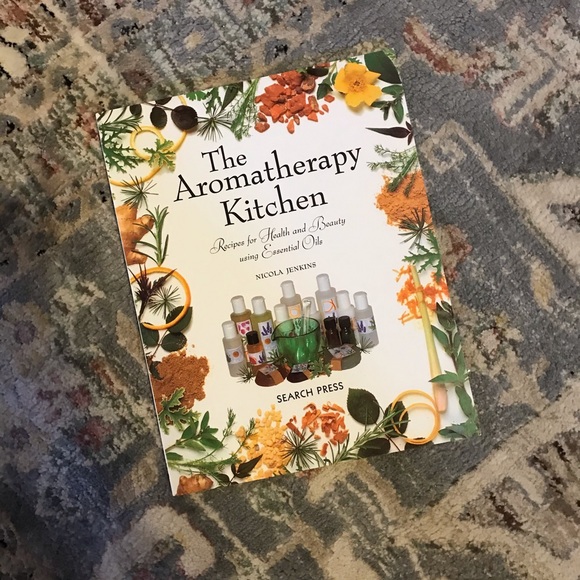 The Aromatherapy Kitchen Book - Picture 1 of 3